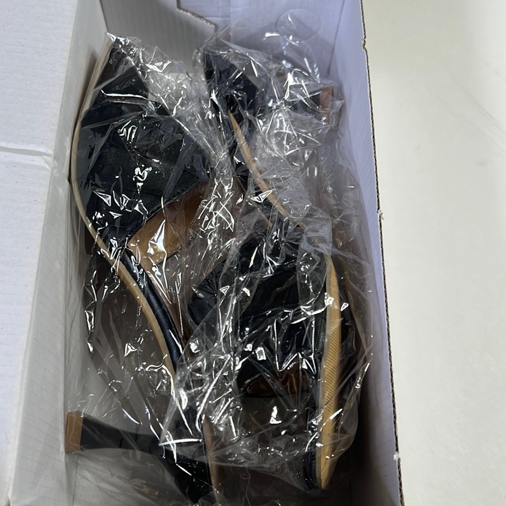 Black heel never worn (3inches)